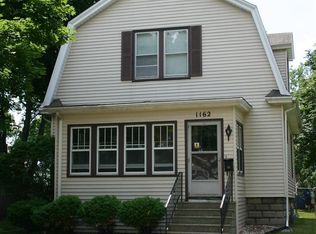 1162 Smith St, Green Bay, WI 54302