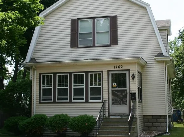 1162 Smith St, Green Bay, WI 54302