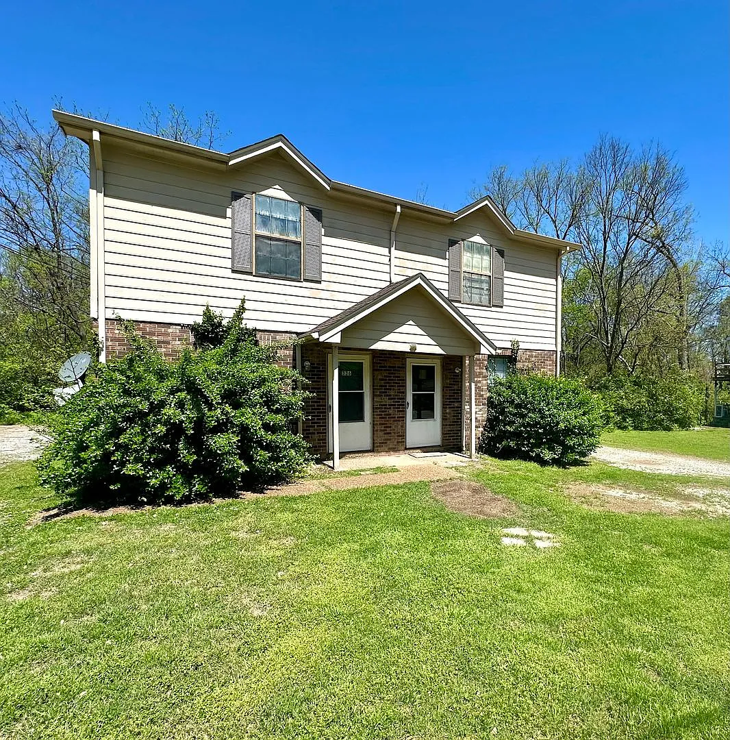 Totally Renovated! Everything New! Convenient to Everything! Pet Friendly! — Photo 1