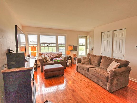 2nd image of 3558 Simpson Ave #3558