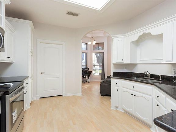 4th image of 2924 Hondo Ave