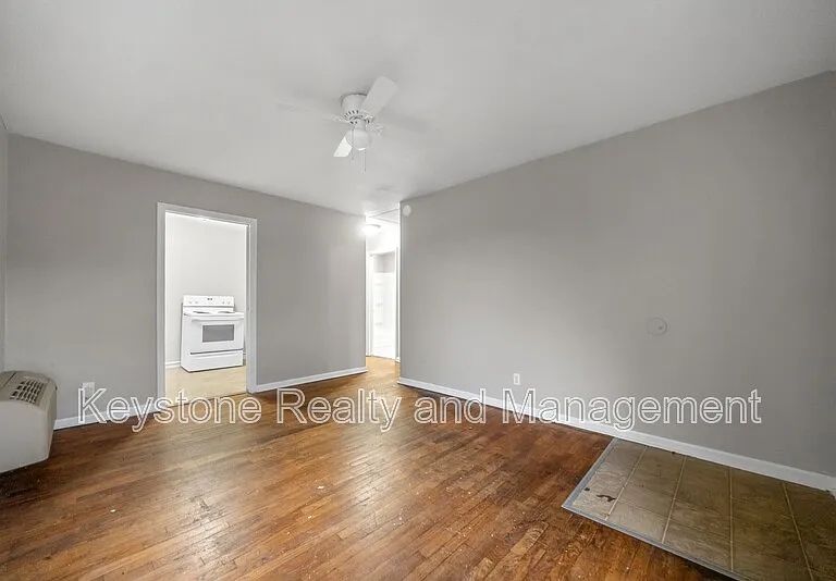 1525 Ferrell St #1 — Photo 4