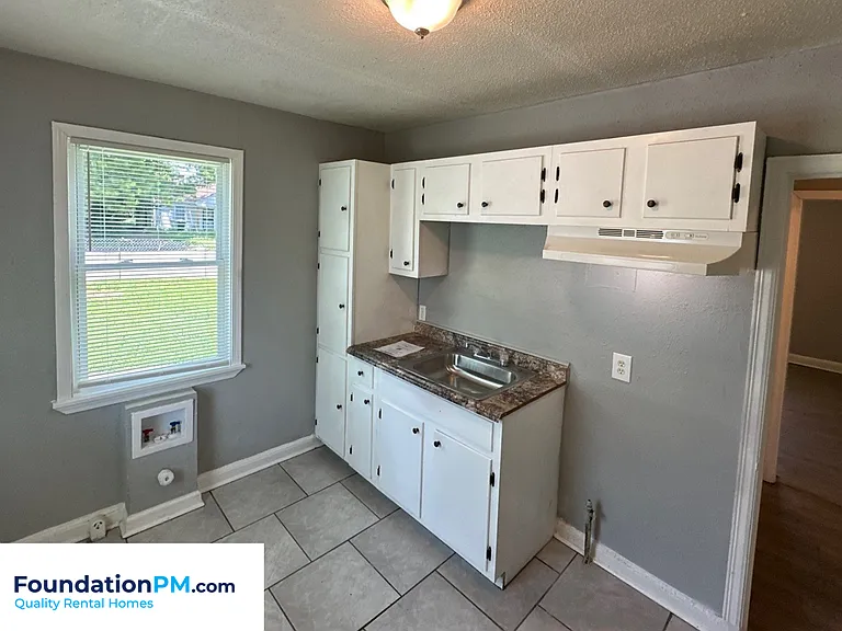 750 Lipford St — Photo 3
