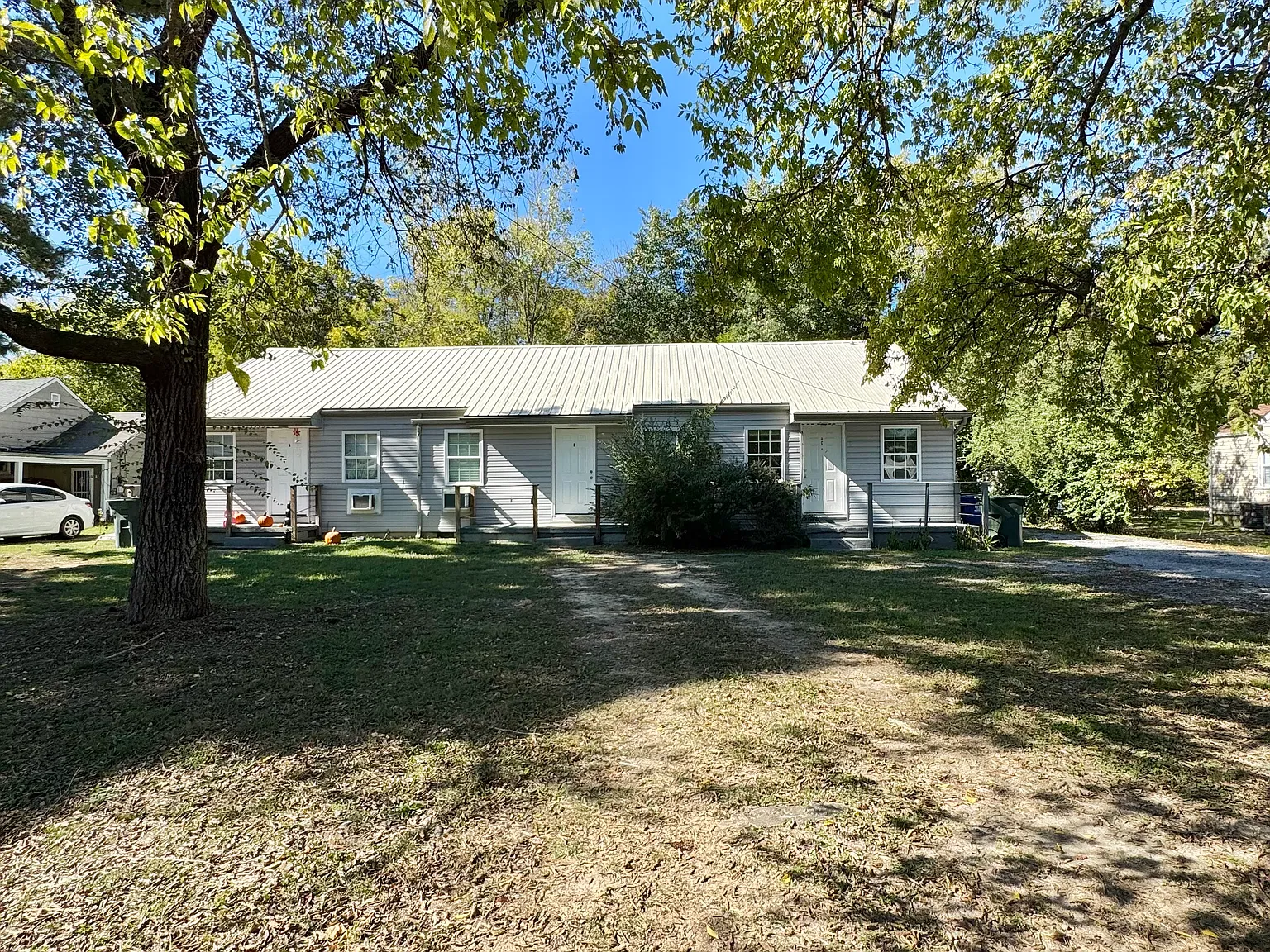207 Laws Ave — Photo 1