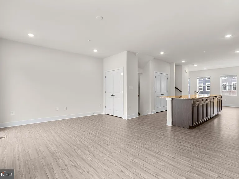 1826 Parham Way — Photo 7