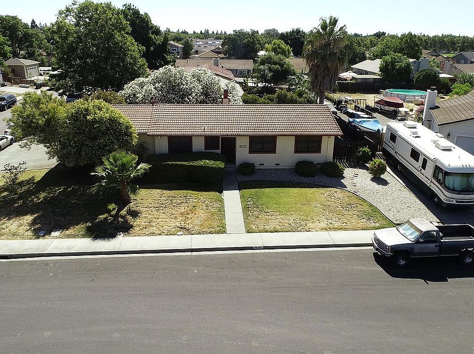 1st image of 631 Paisley Ct