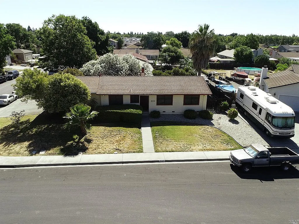 631 Paisley Ct photo 1