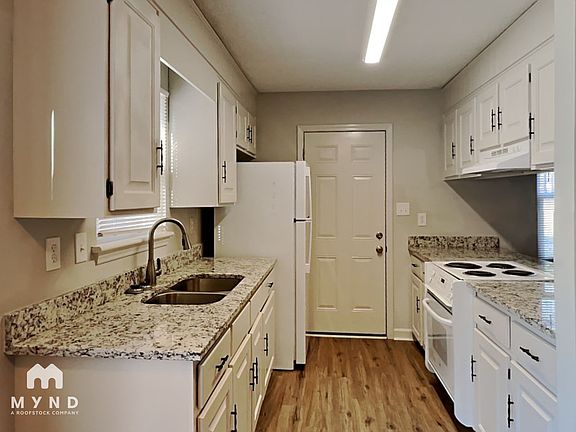 3rd image of 2241 Thornfield Rd
