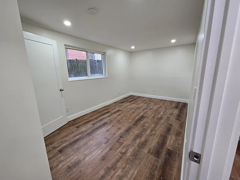 6305 Englewood Ave #2 — Photo 28
