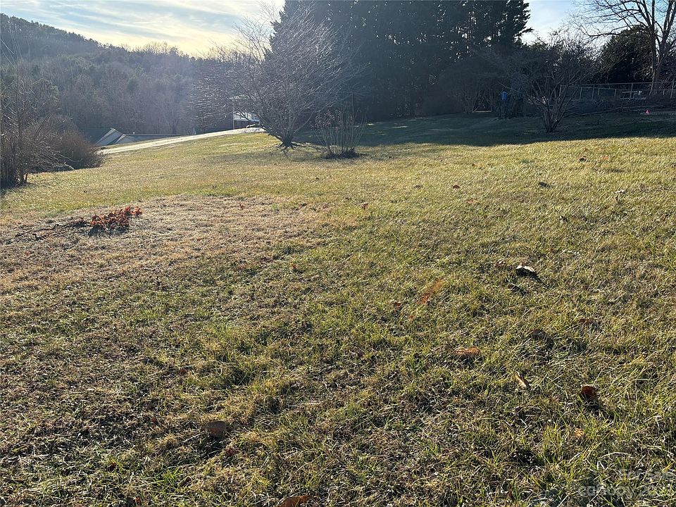 2nd image of 3916 Oakmont Ln