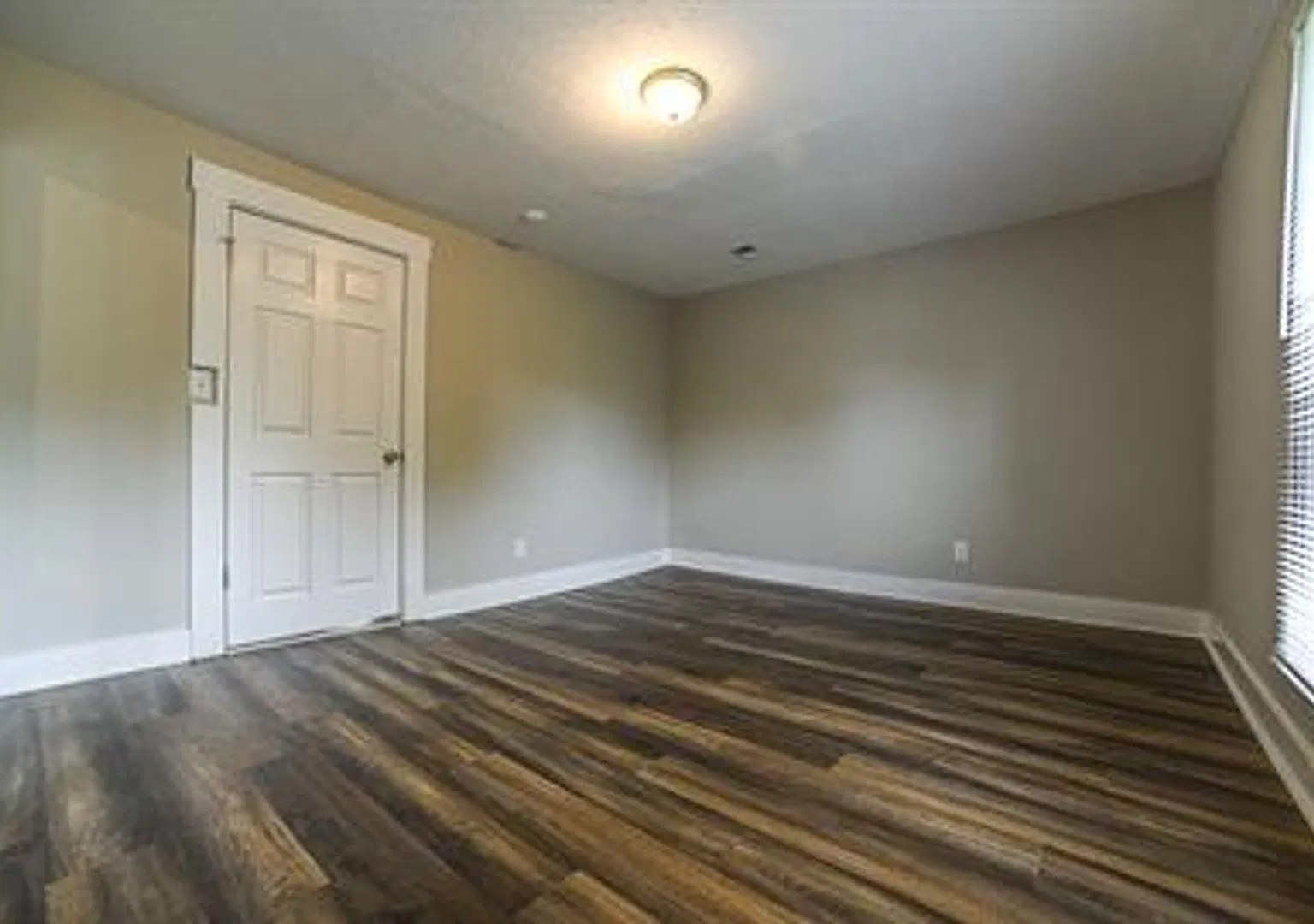 104 East Madison Street — Photo 4