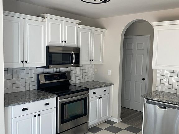 5th image of 1577 Essex Hall Dr