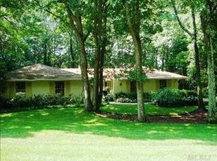 21 Bondsburry Ln, Melville, NY 11747
