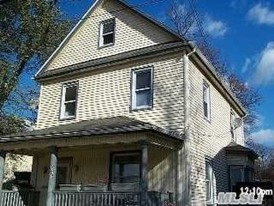 82 Henry St, Hempstead, NY, 11550