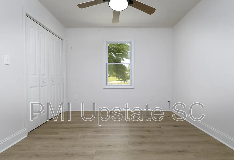 101 Paris View Dr — Photo 14