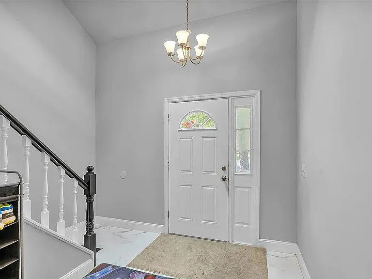 92 Ginger Dr — Photo 3