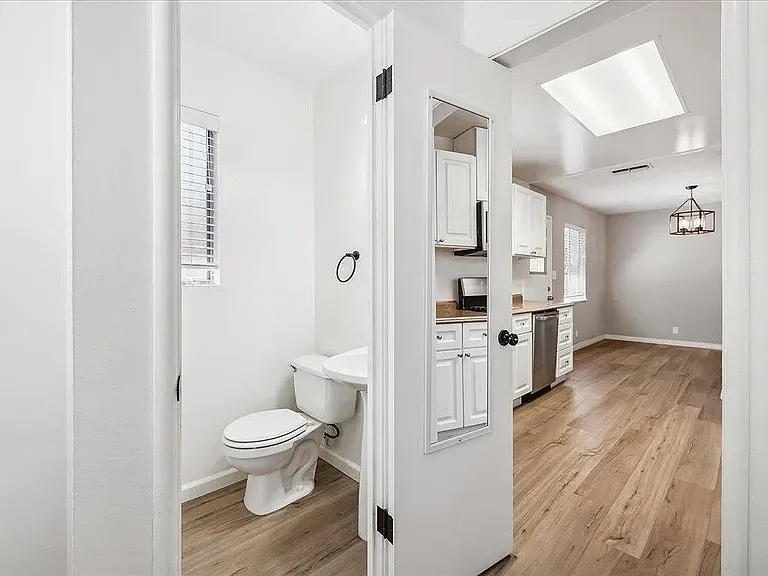 817 Oakland Ave — Photo 16