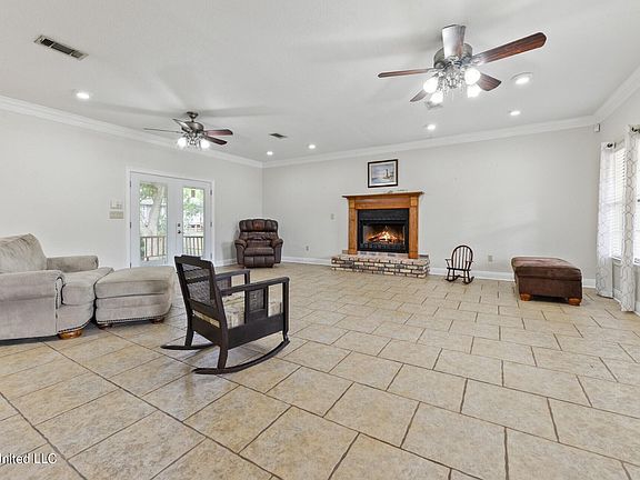 5th image of 4409 Washington Ave