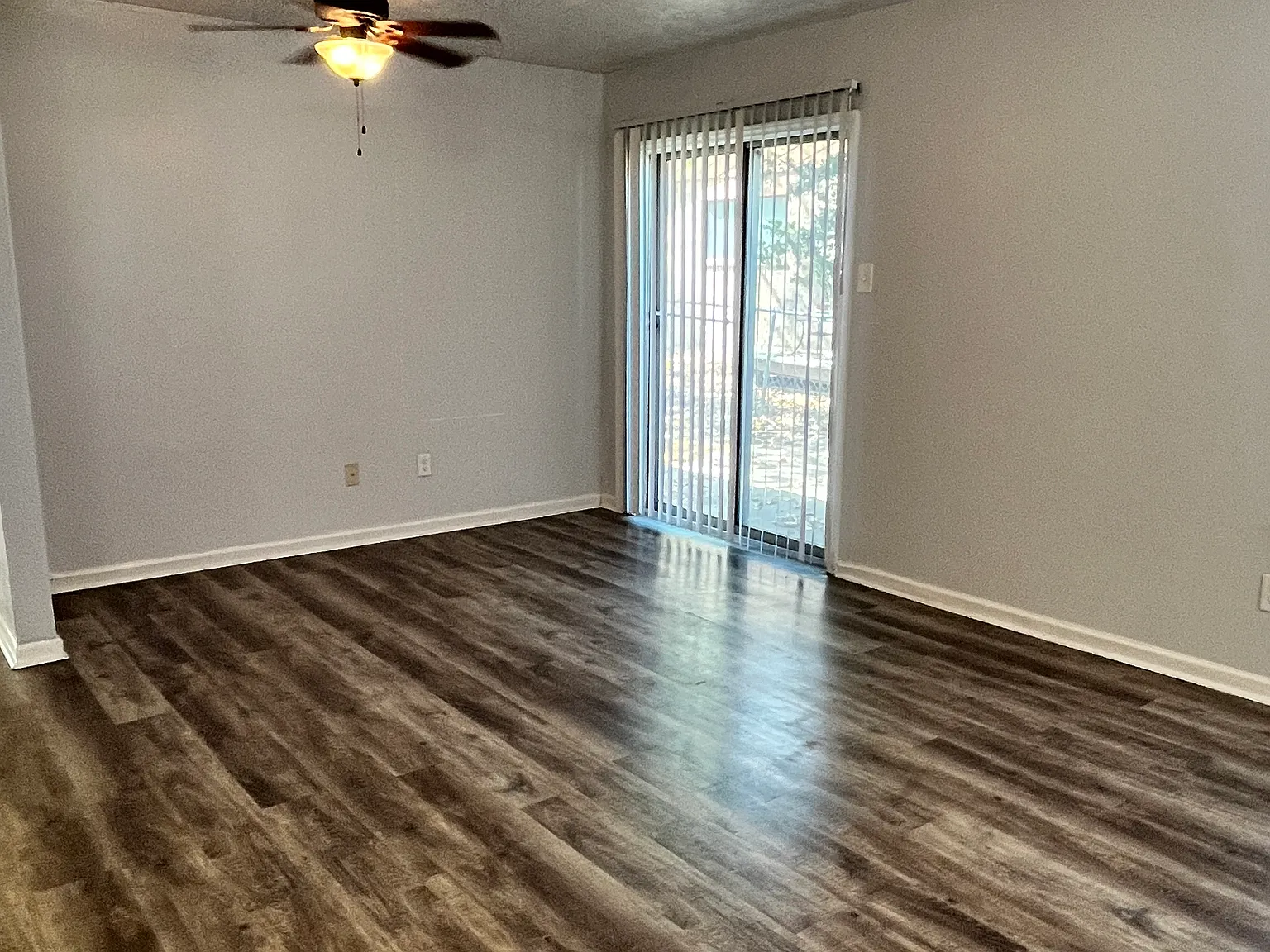 2 bed, 700 sqft, $850 — Photo 2
