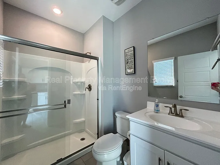 2244 W Laurie Ln — Photo 5