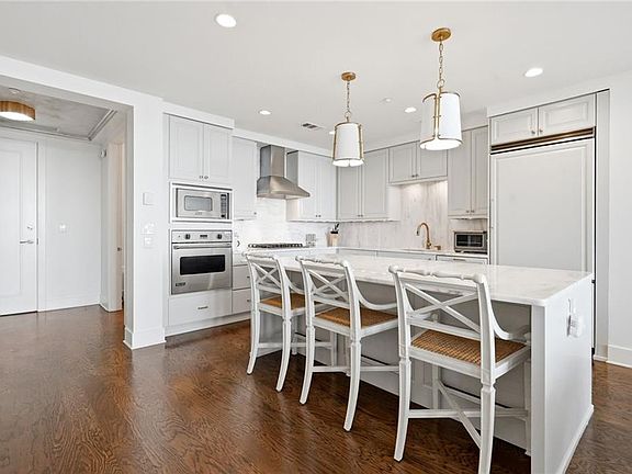 4th image of 3630 Peachtree Rd NE Unit 2302