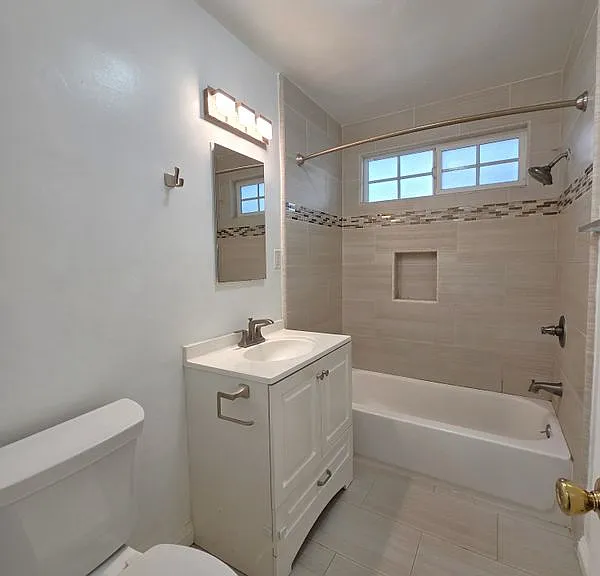 3705 S Victoria Ave — Photo 11