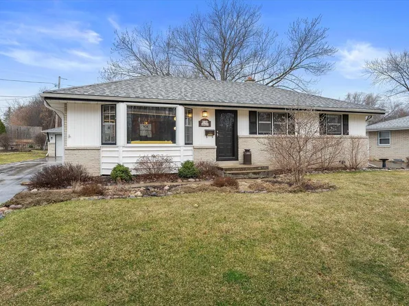 W144N8435 Mac Arthur DRIVE, Menomonee Falls, WI 53051