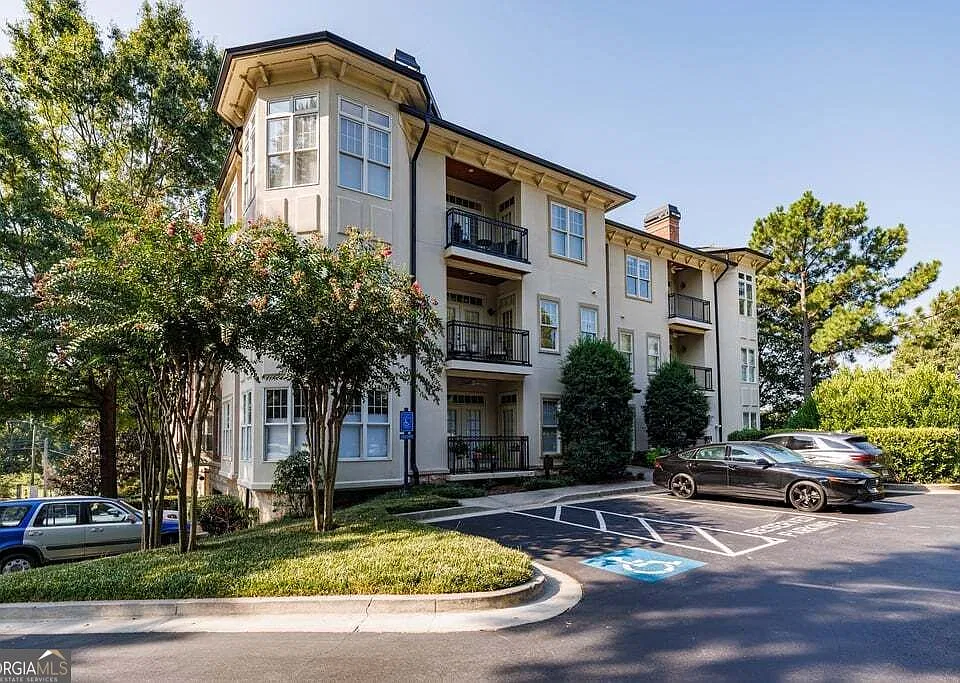 828 Highland Ln NE #2204