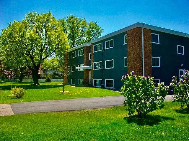 4819 Azelia Ave N #8 — Photo 1