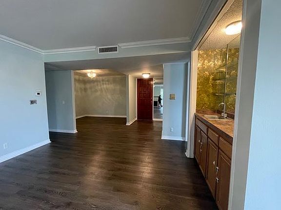 3rd image of 12124 Goshen Ave APT 206