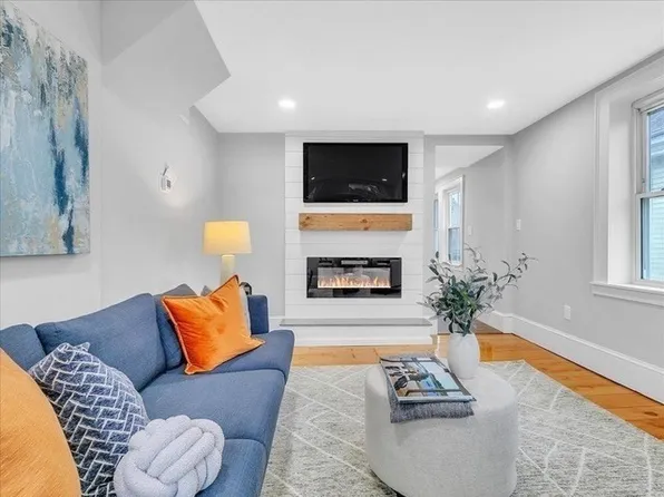 42 School St #2, Salem, MA 01970