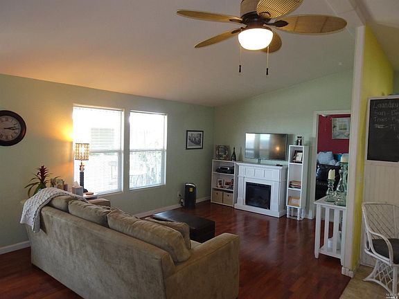 3rd image of 10 Valencia Dr