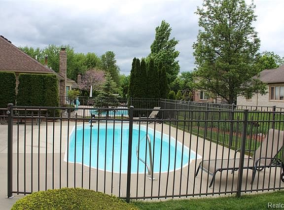 3rd image of 16679 Huntington Woods Dr