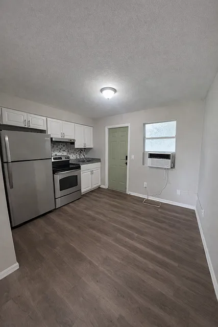 2 bed, 800 sqft, $1,375 — Photo 2