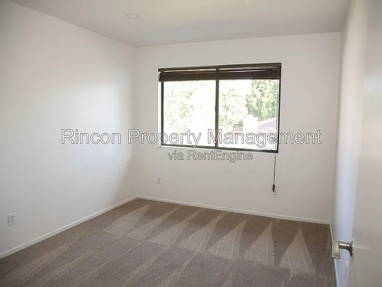 584 Doyle Ln — Photo 15