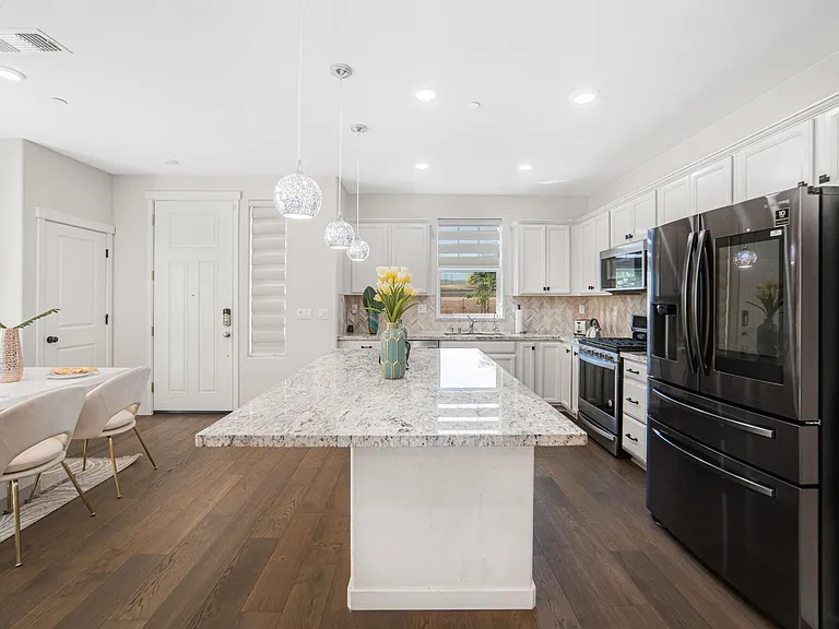 153 E Central Pkwy — Photo 16