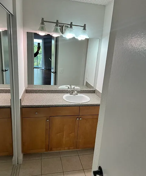 75 S Reynolds St #404 — Photo 5