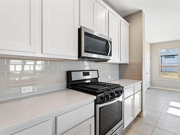 3rd image of 109 Driftwood Hills Way