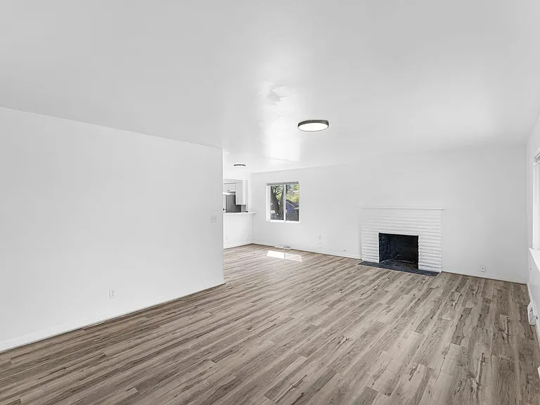 2635 Woodstock Rd — Photo 4