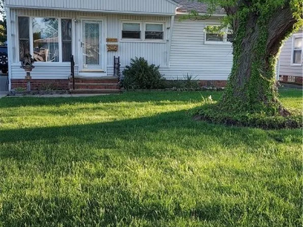 30915 Royalview Dr, Willowick, OH 44095