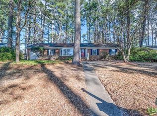 2825 Meadow Wood Dr W, Chesapeake, VA 23321