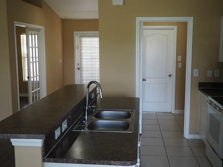 5008 Baron St — Photo 13