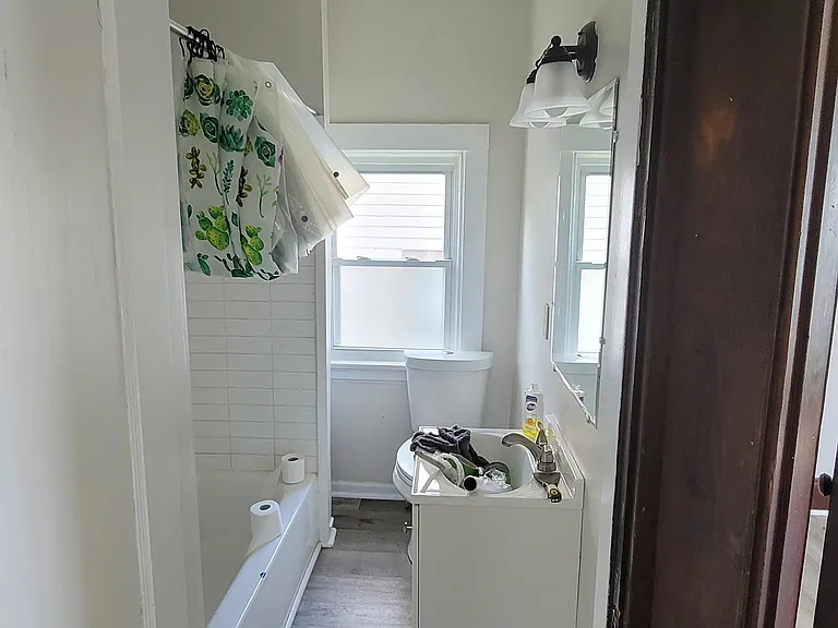 213 W 34th St — Photo 11
