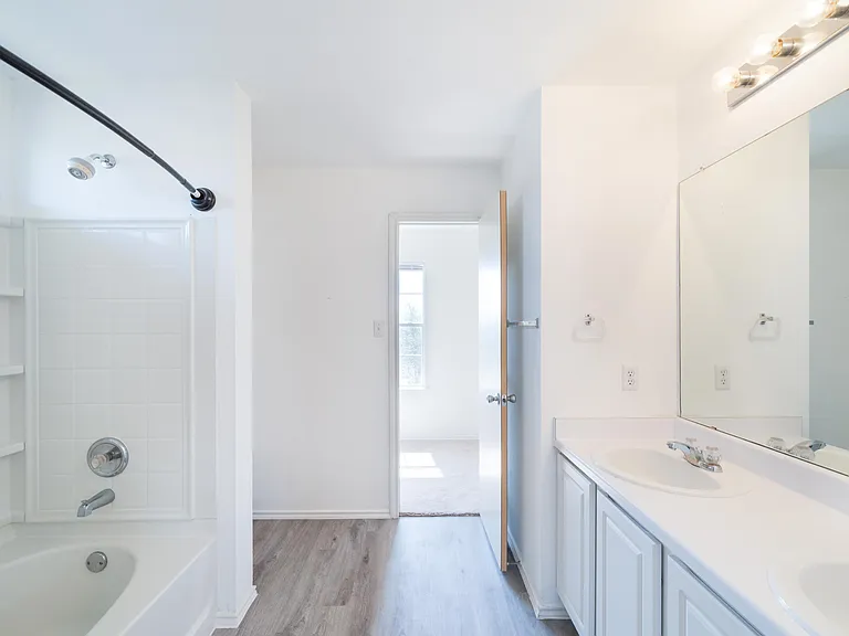 314 Phillips St — Photo 12