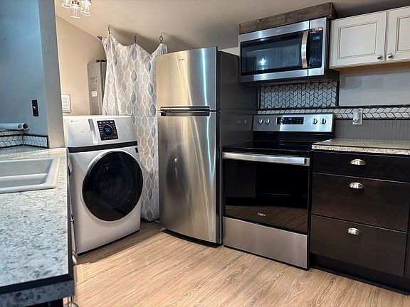 New washer/dryer, fridge, stove and microwave.