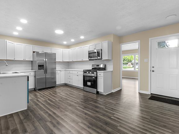 5th image of 1281 Fox Trail Dr E