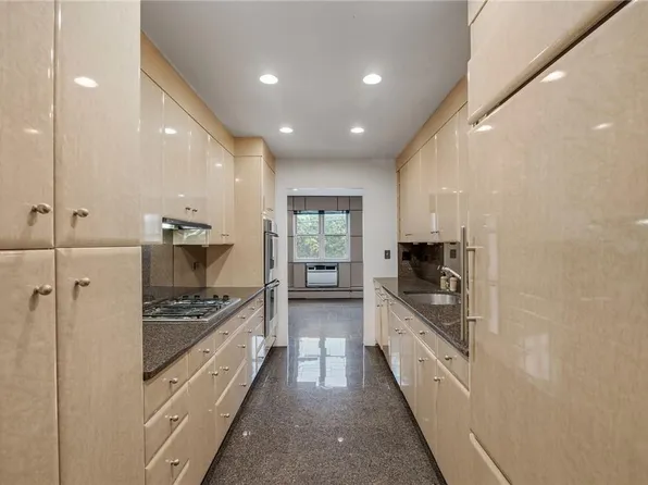 25 Chapel Place #1L, Great Neck, NY 11021