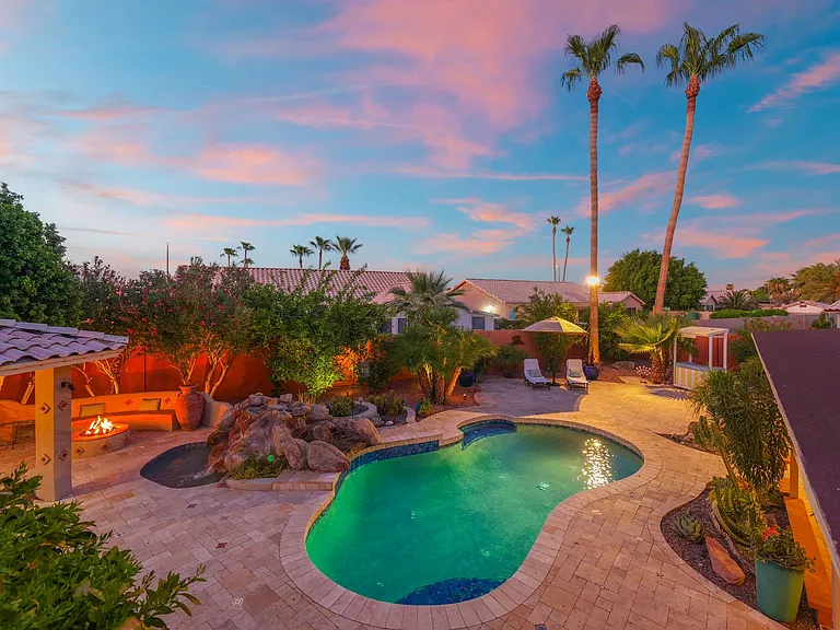 372 W Amoroso Dr — Photo 127