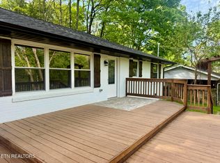 1216 Pilleaux Dr, Knoxville, TN 37912