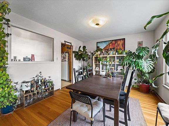 5th image of 431 Delano Ave